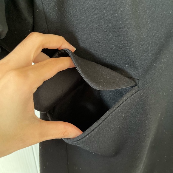 Elizabeth & James Black one-button Blazer - Picture 3 of 16